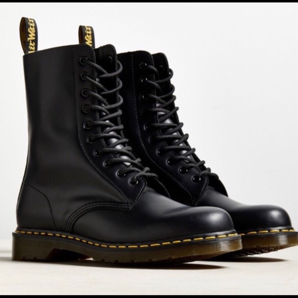 Doc Dr Martens 1490 Smooth Black Boots